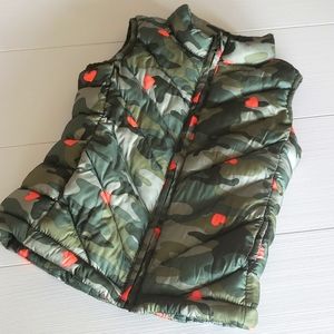 Gap kids green camouflage puff vest sz S regular